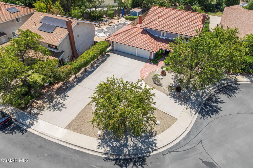 Image 2 of property listing at 369 Castilian Avenue, Newbury Park, CA 91320