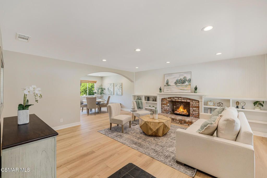 Image 5 of property listing at 369 Castilian Avenue, Newbury Park, CA 91320