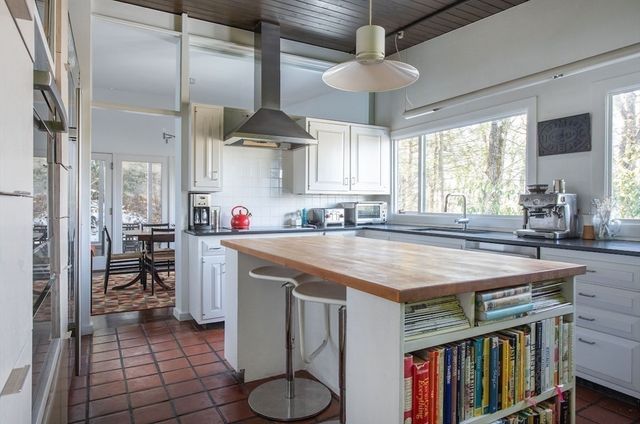 58 Hill St, Lexington, MA 02421