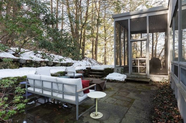 58 Hill St, Lexington, MA 02421