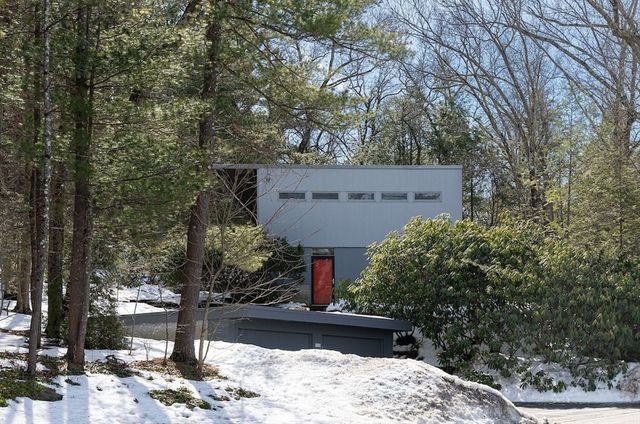 58 Hill St, Lexington, MA 02421