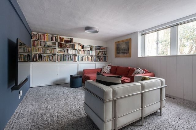 58 Hill St, Lexington, MA 02421