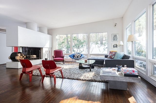 58 Hill St, Lexington, MA 02421