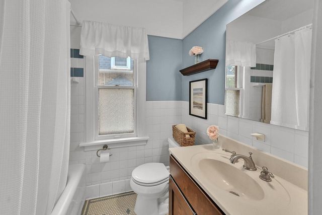 8007 Portland AVENUE, Wauwatosa, WI 53213