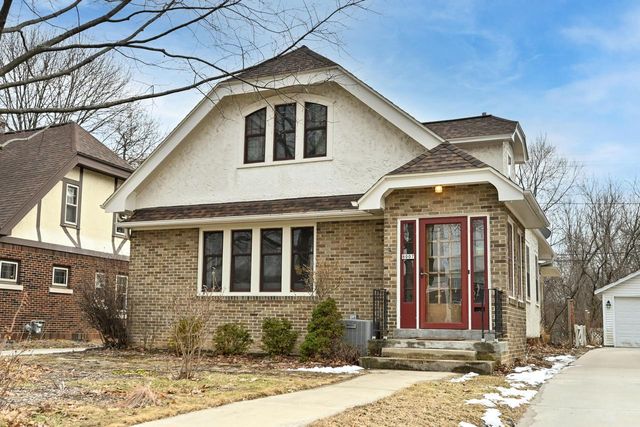 8007 Portland AVENUE, Wauwatosa, WI 53213