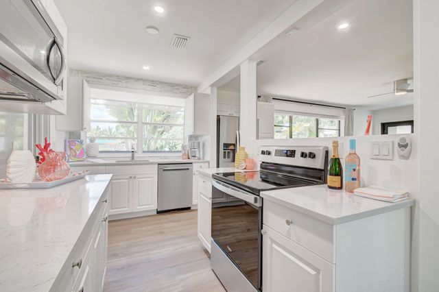 230 Seacrest Lane, Delray Beach, FL 33444
