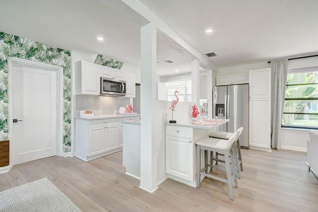230 Seacrest Lane, Delray Beach, FL 33444