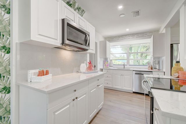 230 Seacrest Lane, Delray Beach, FL 33444
