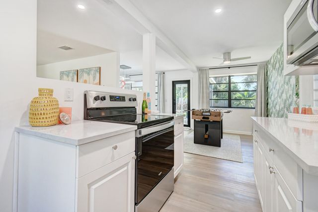 230 Seacrest Lane, Delray Beach, FL 33444