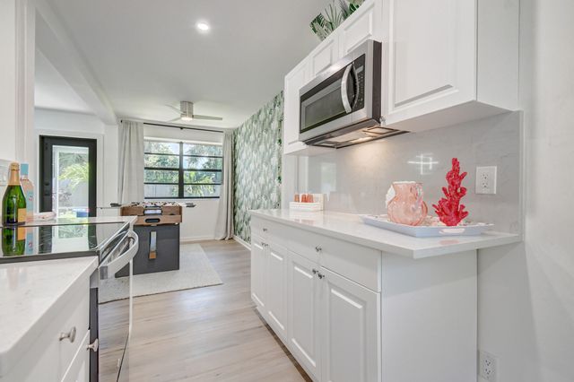 230 Seacrest Lane, Delray Beach, FL 33444