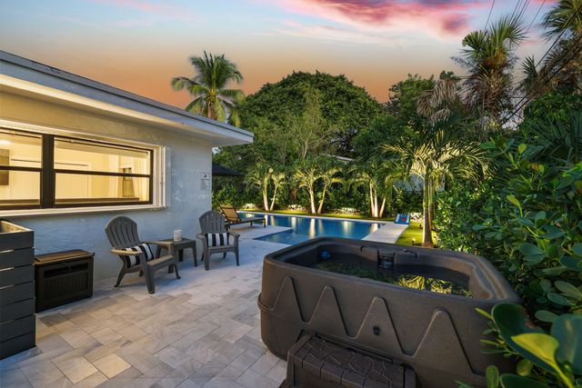 230 Seacrest Lane, Delray Beach, FL 33444