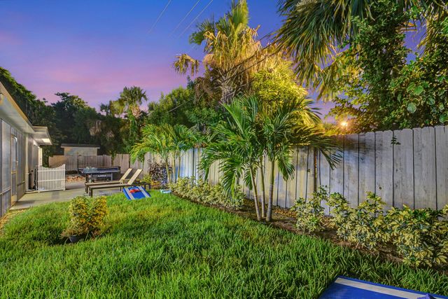 230 Seacrest Lane, Delray Beach, FL 33444