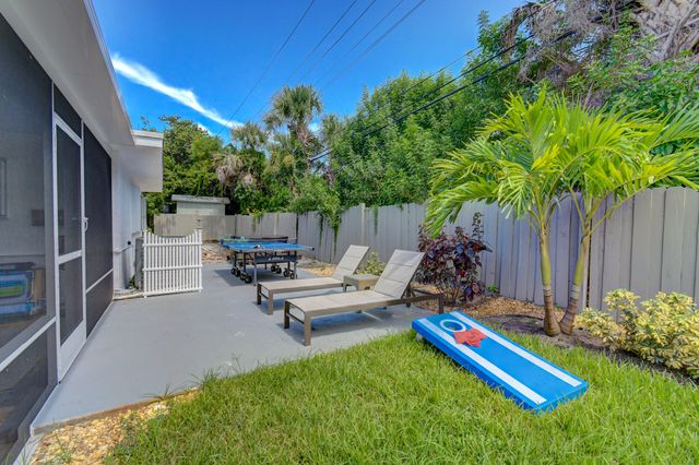 230 Seacrest Lane, Delray Beach, FL 33444