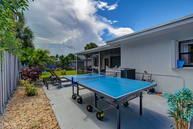230 Seacrest Lane, Delray Beach, FL 33444