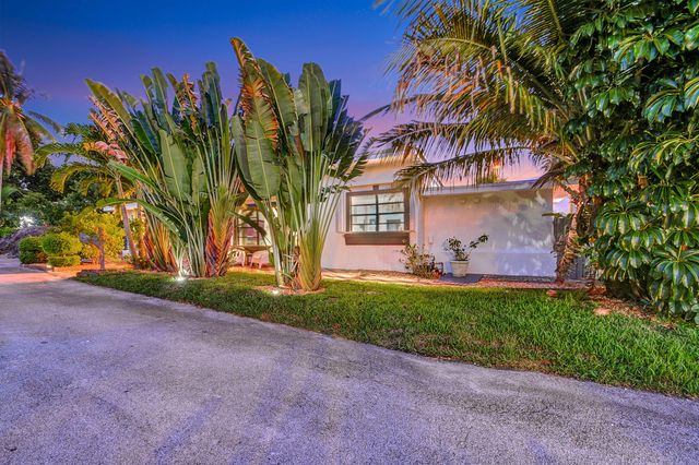 230 Seacrest Lane, Delray Beach, FL 33444