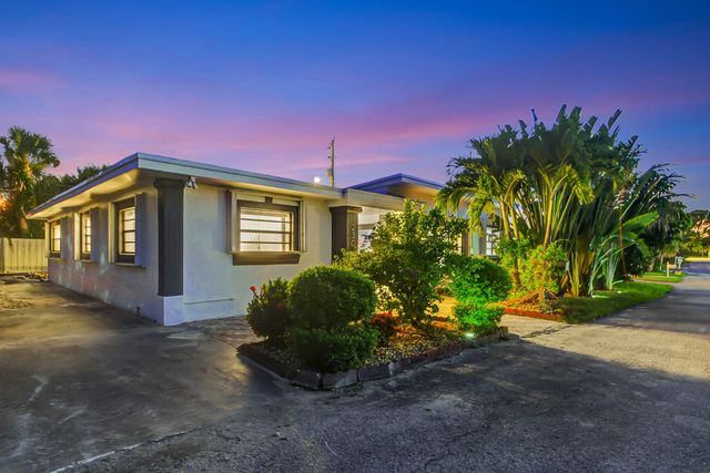 230 Seacrest Lane, Delray Beach, FL 33444