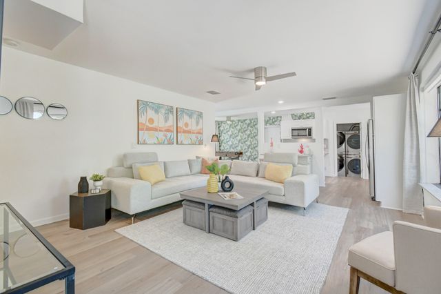 230 Seacrest Lane, Delray Beach, FL 33444