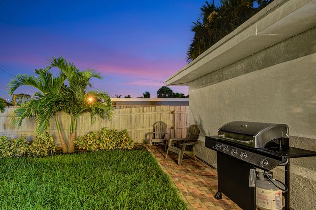 230 Seacrest Lane, Delray Beach, FL 33444