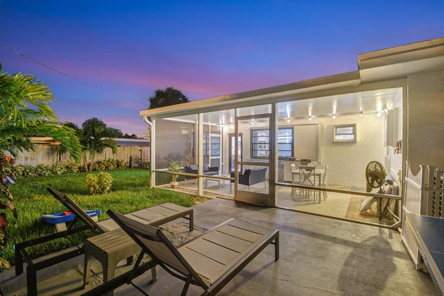 230 Seacrest Lane, Delray Beach, FL 33444