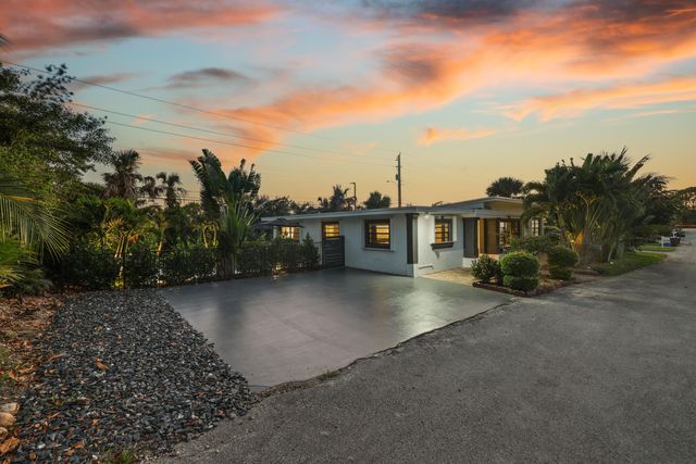 230 Seacrest Lane, Delray Beach, FL 33444