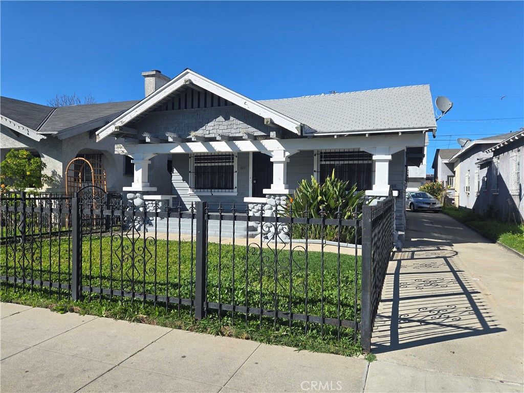 555 W 43rd, Los Angeles, CA 90037