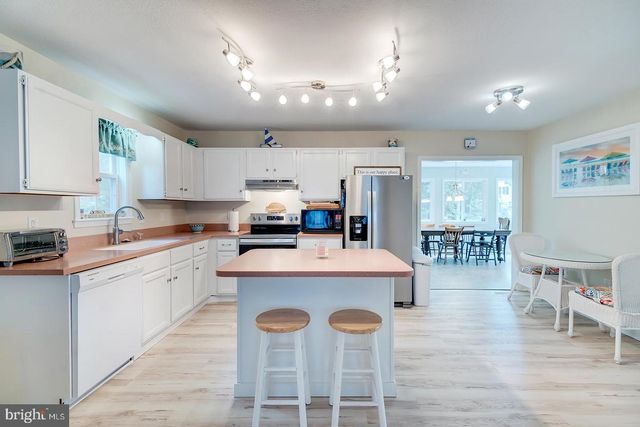 13 COLUMBIA AVE, Ocean View, DE 19970