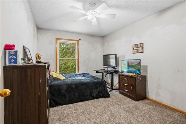 22012 W 48th Street, Shawnee, KS 66226