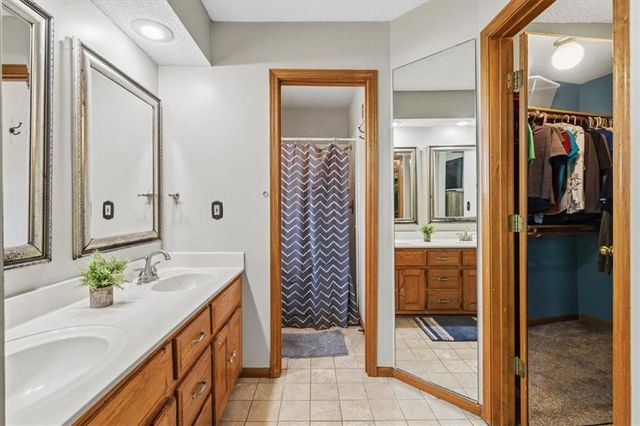 22012 W 48th Street, Shawnee, KS 66226