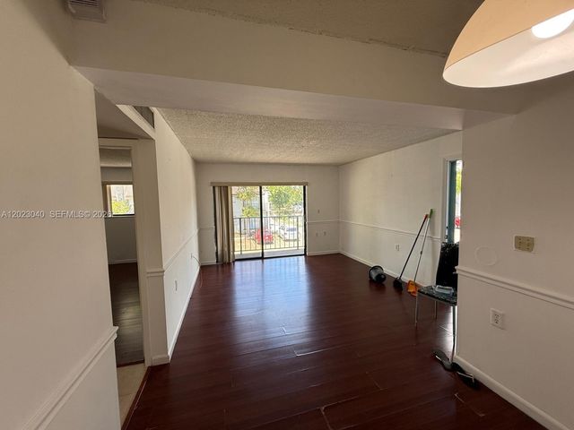 6975 NW 179th St 204, Hialeah, FL 33015