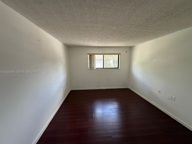 6975 NW 179th St 204, Hialeah, FL 33015