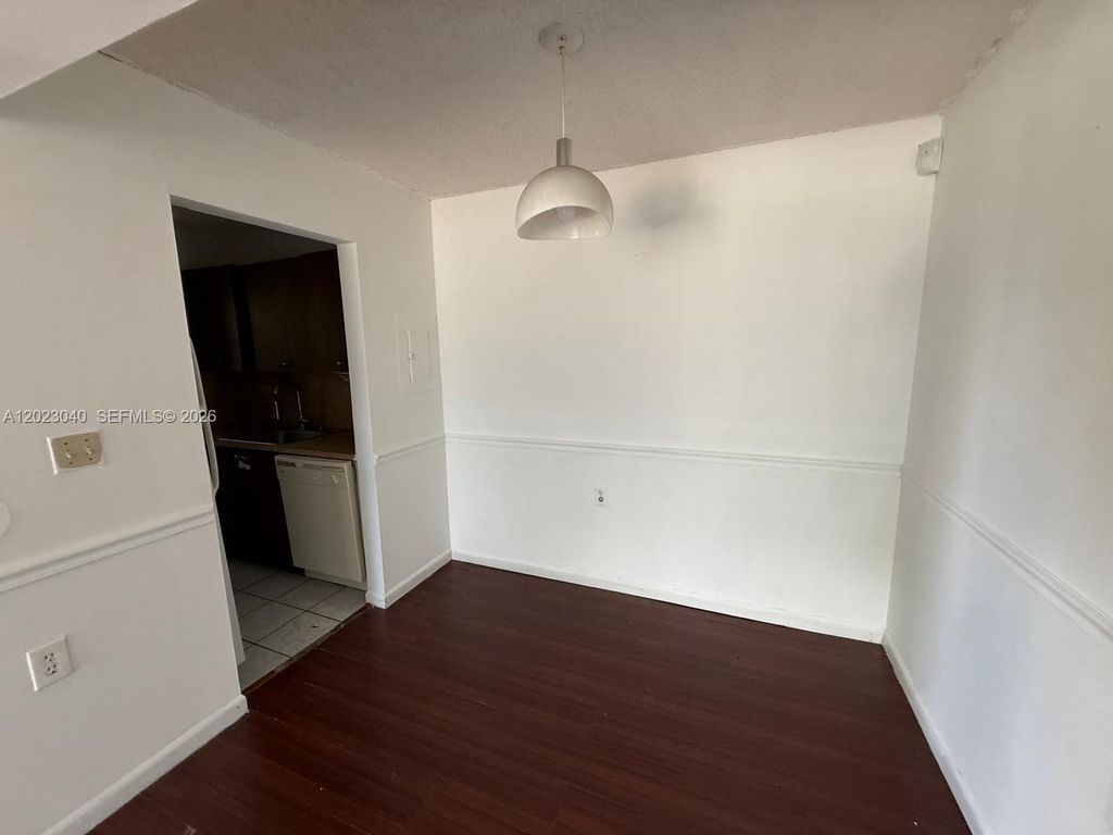 6975 NW 179th St 204, Hialeah, FL 33015