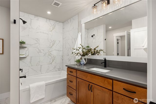 7535 NE West Port Madison Road, Bainbridge Island, WA 98110