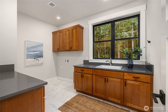 7535 NE West Port Madison Road, Bainbridge Island, WA 98110