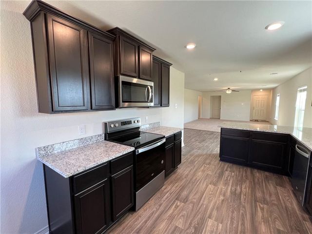 364 Crescent Park DR, Jarrell, TX 76537