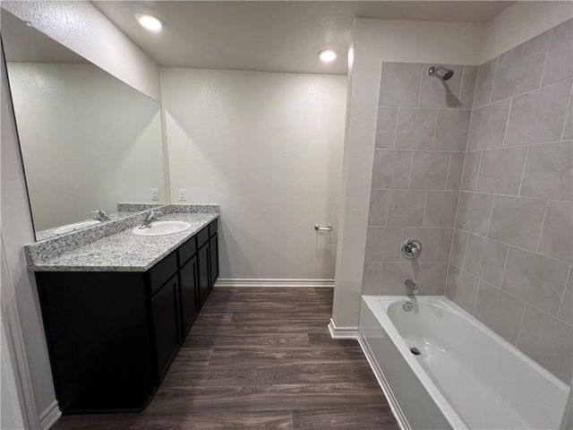364 Crescent Park DR, Jarrell, TX 76537