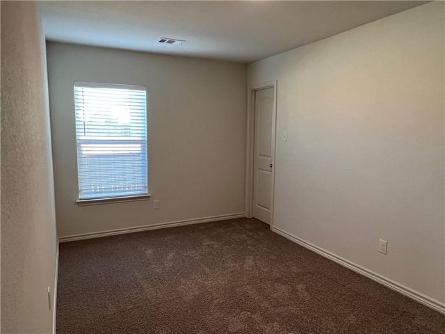 364 Crescent Park DR, Jarrell, TX 76537