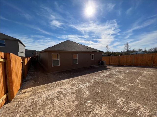 364 Crescent Park DR, Jarrell, TX 76537