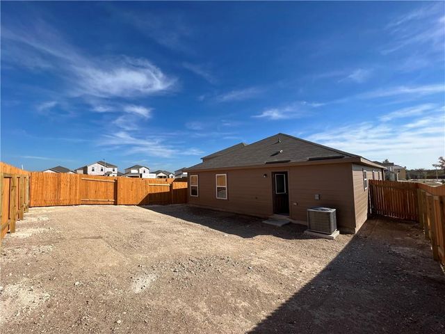364 Crescent Park DR, Jarrell, TX 76537