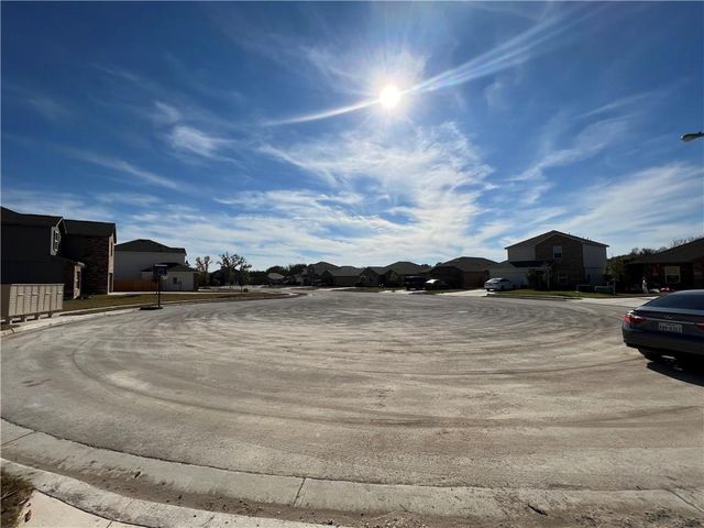 364 Crescent Park DR, Jarrell, TX 76537