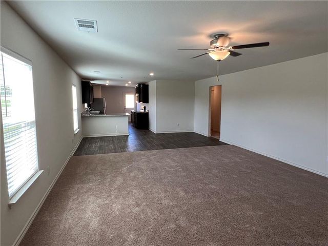 364 Crescent Park DR, Jarrell, TX 76537