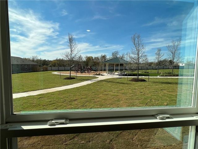 364 Crescent Park DR, Jarrell, TX 76537