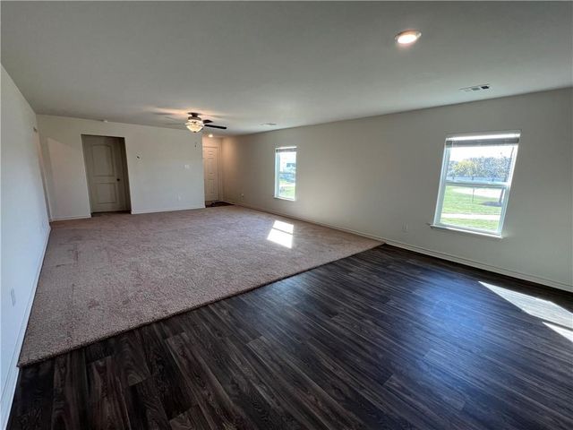 364 Crescent Park DR, Jarrell, TX 76537