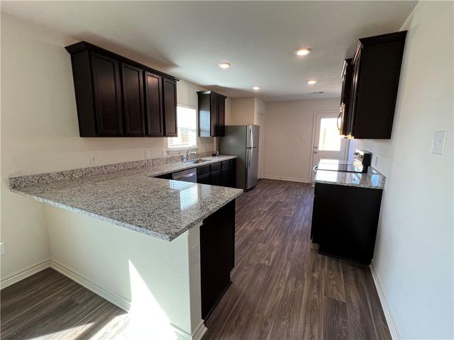 364 Crescent Park DR, Jarrell, TX 76537