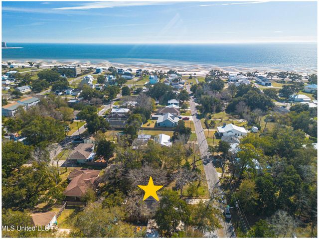 820 Regnault Avenue, Gulfport, MS 39501