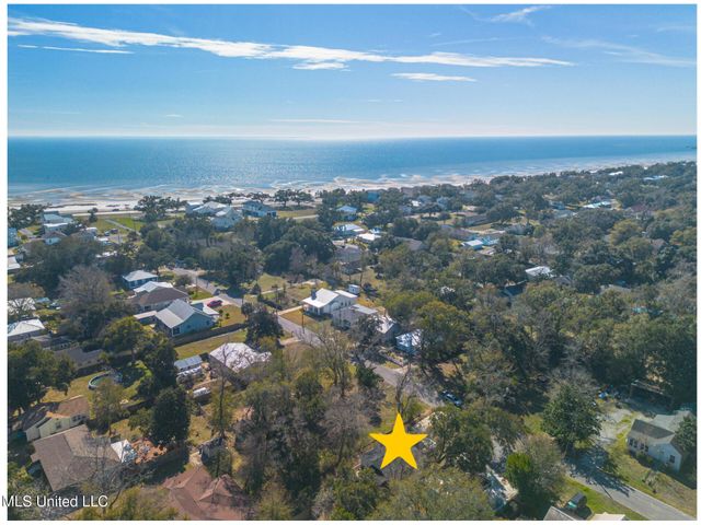 820 Regnault Avenue, Gulfport, MS 39501