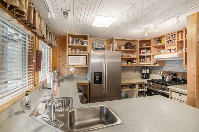 11422 Lakeshore Drive, Cato Twp, MI 48850