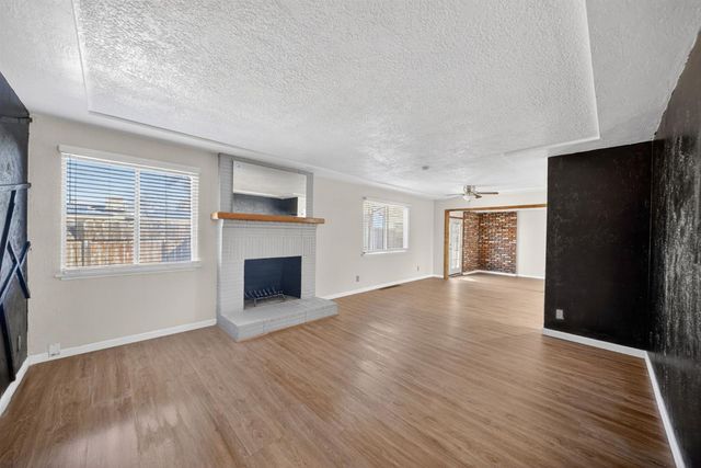 5675 E Ashlan Avenue, Fresno, CA 93727