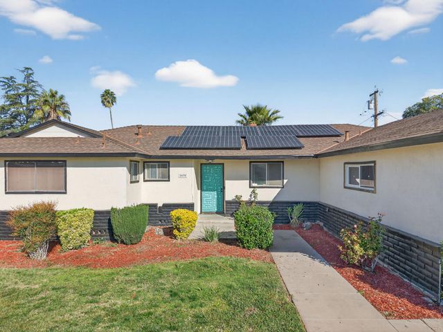 5675 E Ashlan Avenue, Fresno, CA 93727