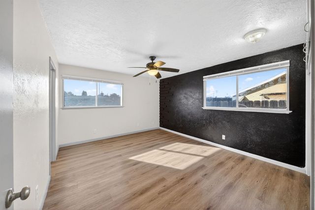 5675 E Ashlan Avenue, Fresno, CA 93727