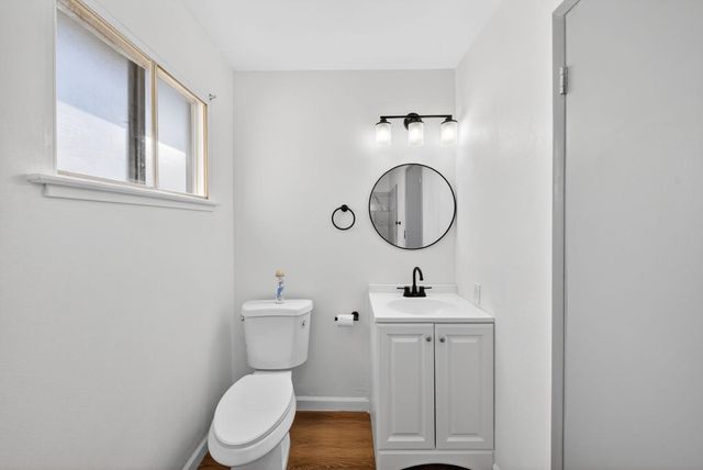 5675 E Ashlan Avenue, Fresno, CA 93727